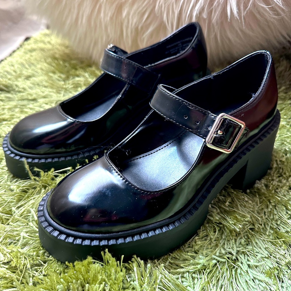 NIB Madden Girl Thunder Lug Sole Mary Jane Shoes sz 5